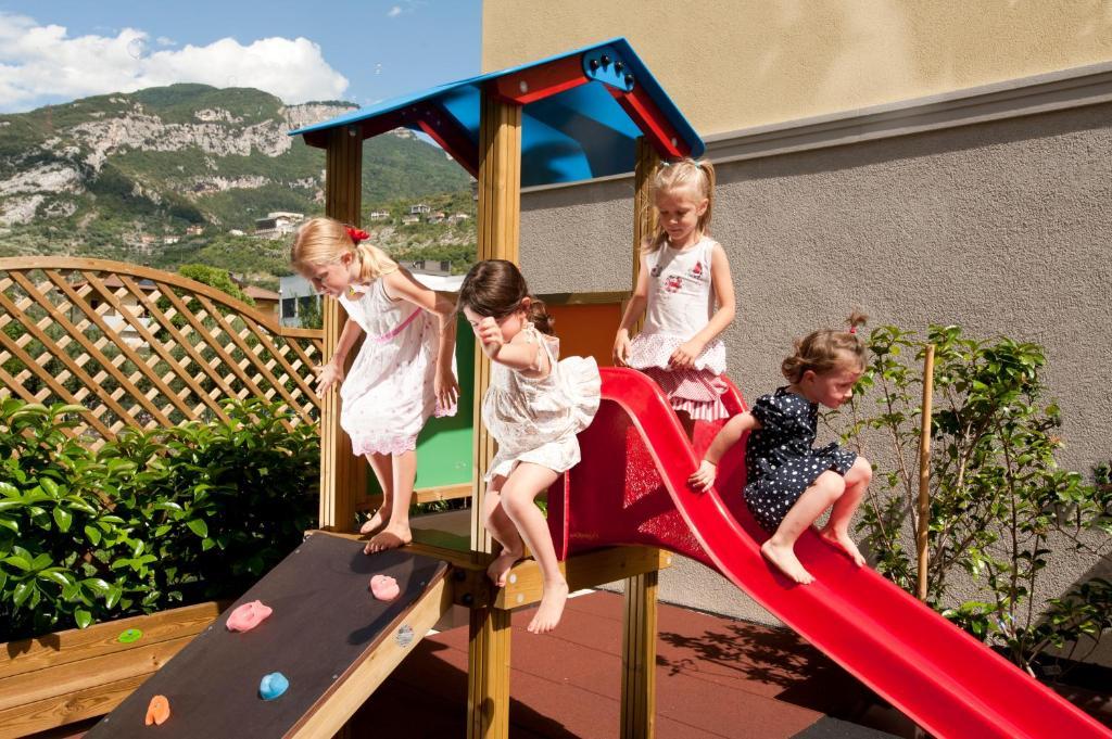 Residence Maroadi Torbole Sul Garda Bagian luar foto