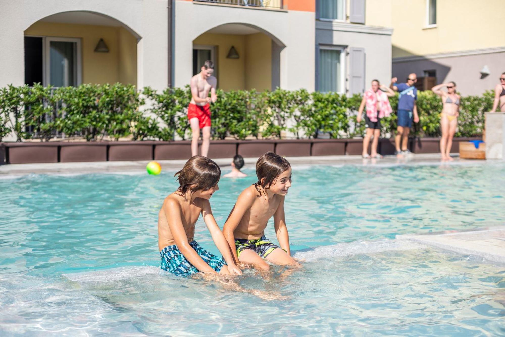 Residence Maroadi Torbole Sul Garda Bagian luar foto