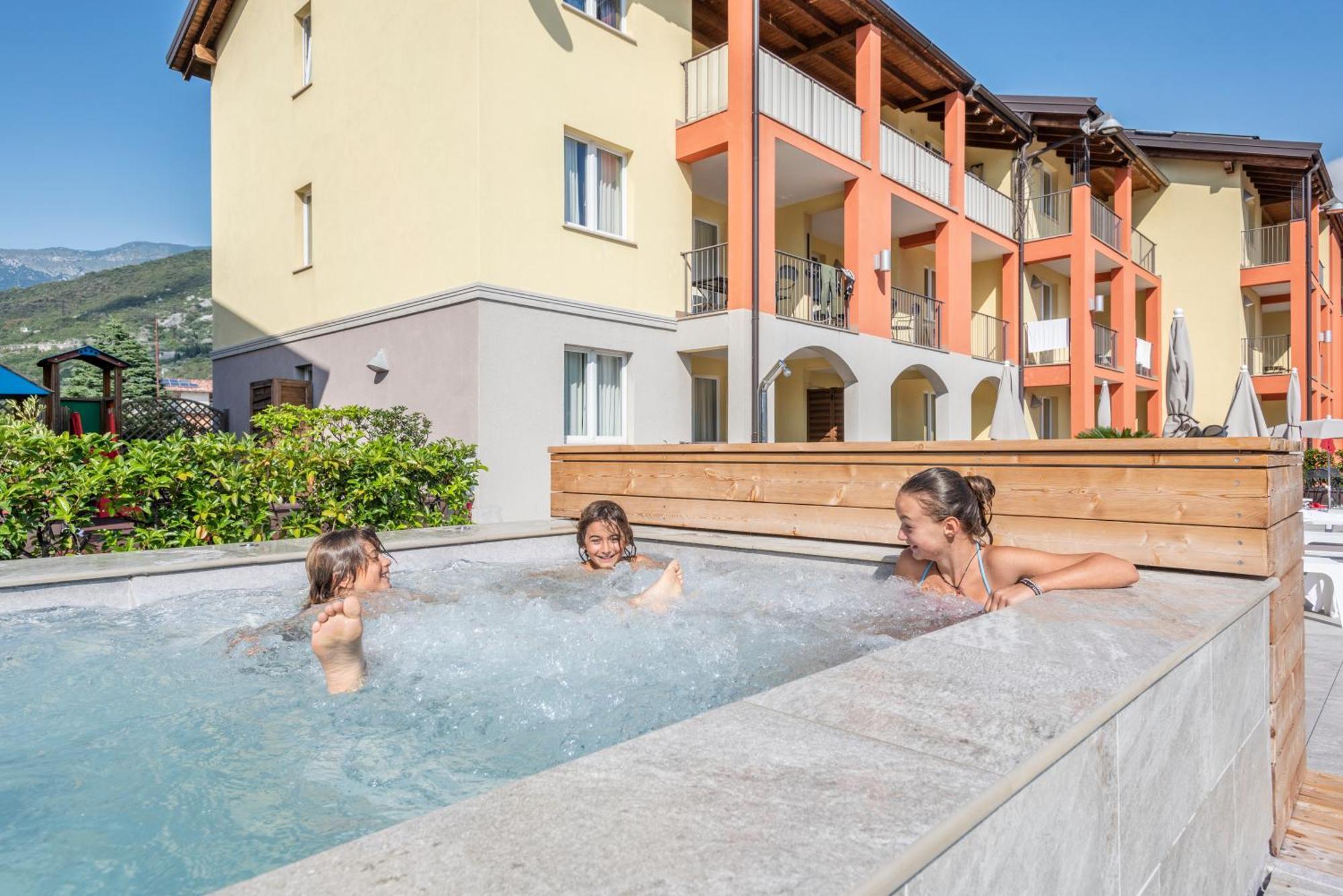 Residence Maroadi Torbole Sul Garda Bagian luar foto